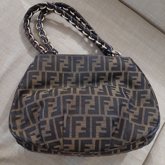 Fendi zucca shoulder bag. - Picture 2 of 6